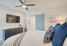 Others 4 La Costa Comfort - Resort-style Living for 2