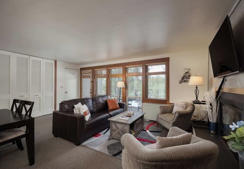 Others Cozy Cascade Retreat - For 4!