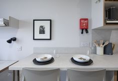 Others 7 Modern Studios with Kitchen & Ensuite
