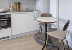 Others 3 Modern Studios with Kitchen & Ensuite