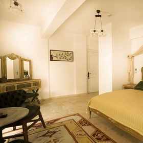 Room1B&Y Burgaz,圣母玛利亚之家飯店