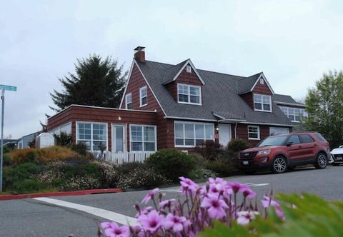 Others The Lookout at Trinidad Bay