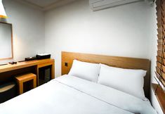 Others 4 Restia Stay