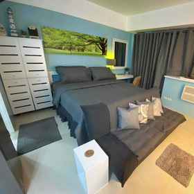 Room 1 One Palm Tree Villas near NAIA 3, Khách sạn The Fountain at Okada Manila