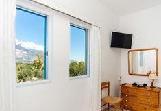 Others 4 Bluewhite Studio - Mountain View by the Pool
