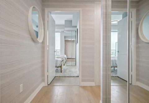 Others Upscale Condo in Downtown Toronto