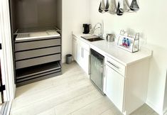 Others 3 Wainscott Woods Retreat