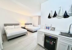 Others 6 Wainscott Woods Retreat