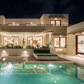 Room 1 Rumah Tiha - Launch Promo Luxury 6BR Villa in Pererenan Canggu, Babi Guling Slingsing "Bu Suci" Hotels