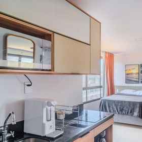 Room 1 BPM - スタジオズ クローズ トゥ ファロル ダ バーラ ビーチ, イグアテミ ショッピング モール ホテル