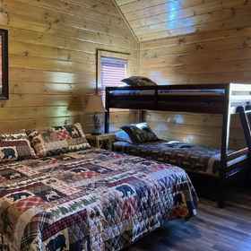 Primary image 1 Bear Paws Up, Hotel Pigeon Forge