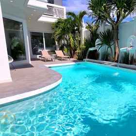 Primary image 1 NEBULAND Luxury Pool Villa Pattaya, Khách sạn MuNasir Pool Cafe