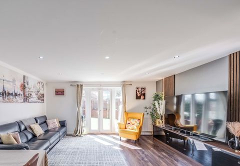 Others Dartford 3-bed House, Sleeps 7, 10 Mins to Station