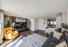 Others 7 Dartford 3-bed House, Sleeps 7, 10 Mins to Station
