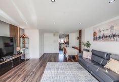 Others 6 Dartford 3-bed House, Sleeps 7, 10 Mins to Station