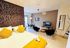 อื่นๆ 2 City Studio with outdoor vibes