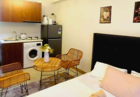 อื่นๆ Panoramic Pool Views in Luxurious Lapu-lapu City Condo