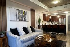 其他 Mid-town Luxury Apt High Rise Gym Pool Parking