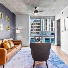 Room1市中心豪華高層公寓游泳池,五角区飯店