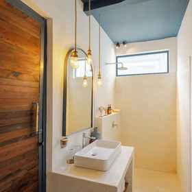Room 1 Studio Santorini - 1 BR Loft in Canggu, Pepita and Sons Hotels