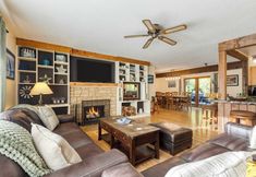 Others 2 Lodge Trails, Hot Tub, Walk to Cornet Bay