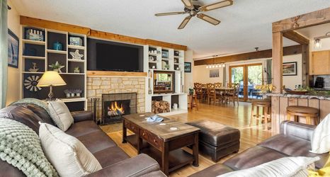 Others 2 Lodge Trails, Hot Tub, Walk to Cornet Bay