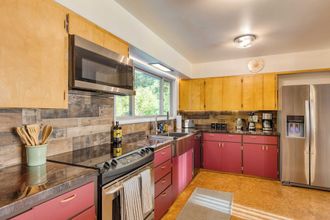 Others 4 Lodge Trails, Hot Tub, Walk to Cornet Bay