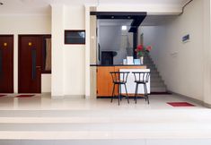 Others 2 RedDoorz Plus Syariah near Cirebon Super Block Mall 2