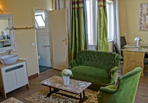 Khác Lagos Center Studios