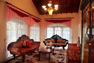 Others 4 Airport Square Villa