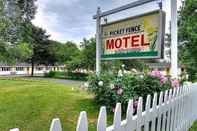 Others Picket Fence Motel
