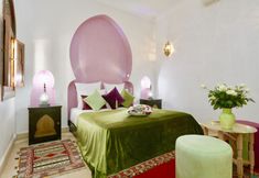 Others 5 Dar Pamella