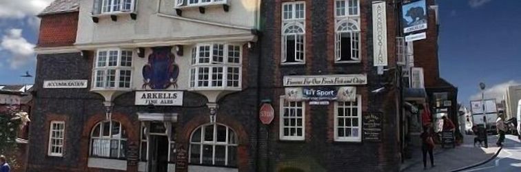 Others The Bear Marlborough