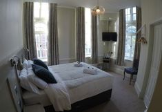 Others 3 The Bear Marlborough