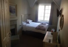 Others 7 The Bear Marlborough