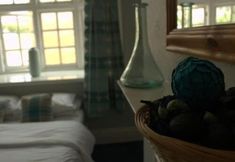 Others 6 The Bear Marlborough