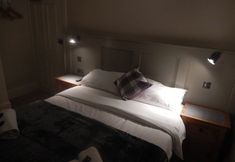 Others 5 The Bear Marlborough