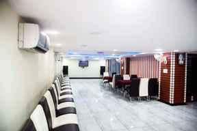 Vista Rooms At M.P Nagar