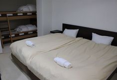 Others 4 Tsuru Apartments