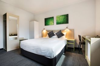 Others 4 Nightcap at St Albans Hotel