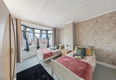 Others 3 Leslie Road Retreat - Charming 4-bed House