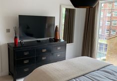 Others 5 Chic London Apartment - Saint Clements Retreat