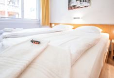 Others 2 Atttila Attika