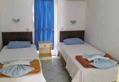 Others 2 Özlem 1 Apart