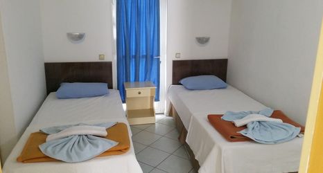 Others 2 Özlem 1 Apart