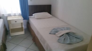 Others 4 Özlem 1 Apart