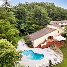 Primary image 1 Mountain Meadows, Khách sạn The Island in Pigeon Forge
