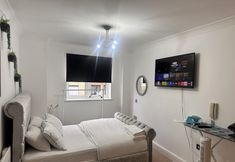 Khác 5 Charming Birmingham Apartment With Mini Balcony and Wifi With a Free Parking