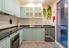 기타 5 Achada by Homie in Funchal