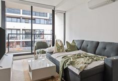อื่นๆ 7 A Cozy 2BR Apt Next to The Yarra River